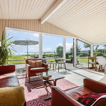 Cozy In Bjert With House Sea View Casa vacanze Binderup Strand