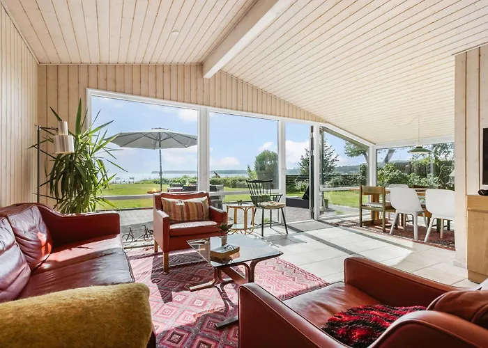 Cozy In Bjert With House Sea View Casa vacanze Binderup Strand